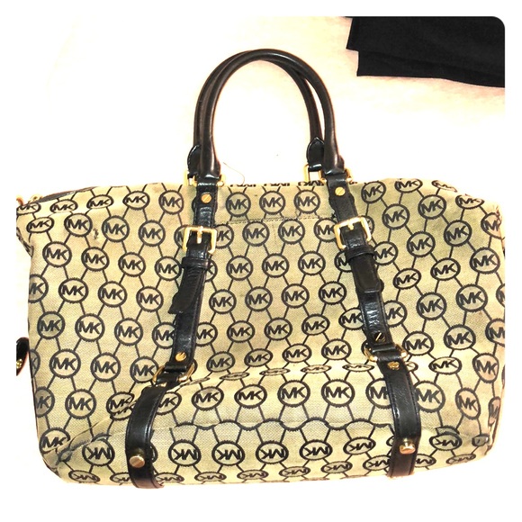 Michael Kors extra large purse - Picture 1 of 5